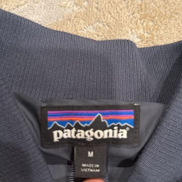 Patagonia fleece bomber jacket - womens M in GUC dark grey with navy trim - Picture 5 of 11